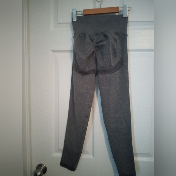 NWOT Bubble Butt Yoga Pants - Picture 7 of 14